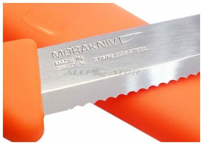 Нож Morakniv Companion F (11828) стальной лезв.99мм серрейт. заточка черный/красный - фото №7