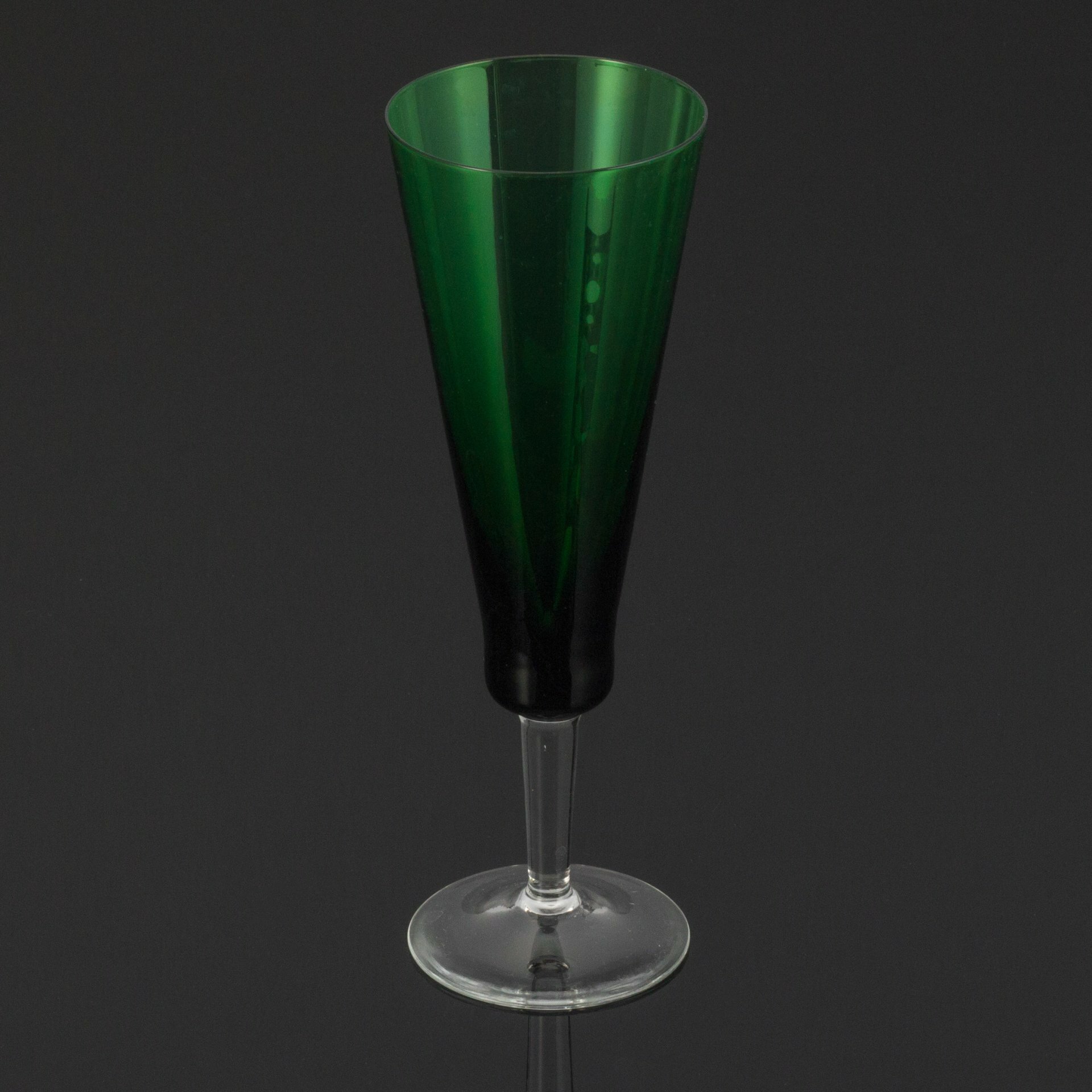 фото Бокал для шампанского зеленого цвета, стекло, Европа, 1980-1990 гг.