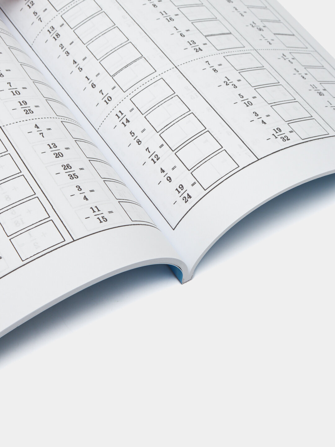 Книга "Математический тренажёр 6 класс" В. И. Жохова, мягкая обложка, 96 стр — фото 1