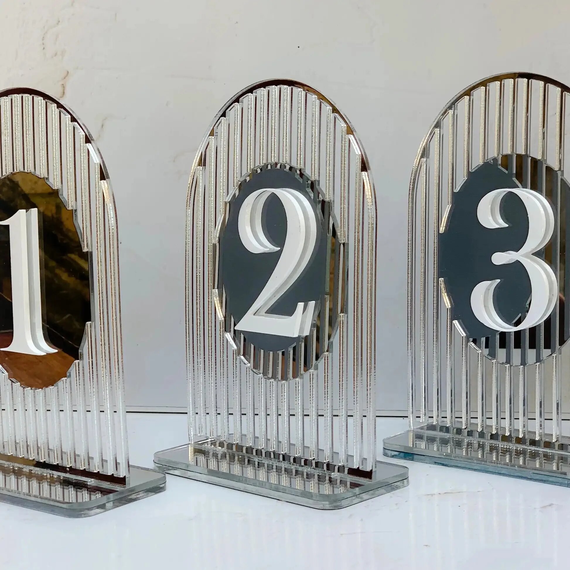 Золотые акриловые номера столов 3D table 1-10, white on silver