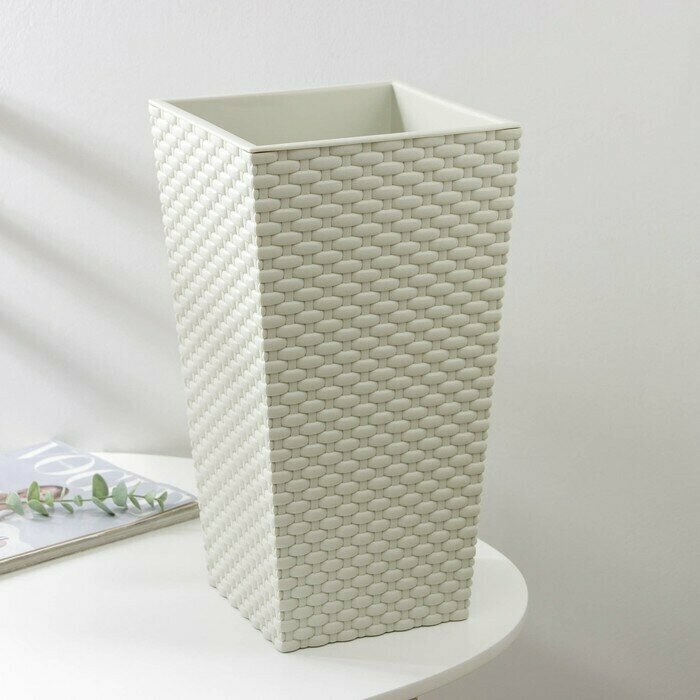 фото Кашпо для цветов со вставкой "Ротанг", вставка 4,9 л, цвет белый