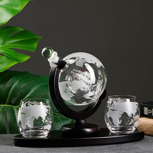 Мини-бар 1 графин 2 стопки на дерев подставке 8396₽