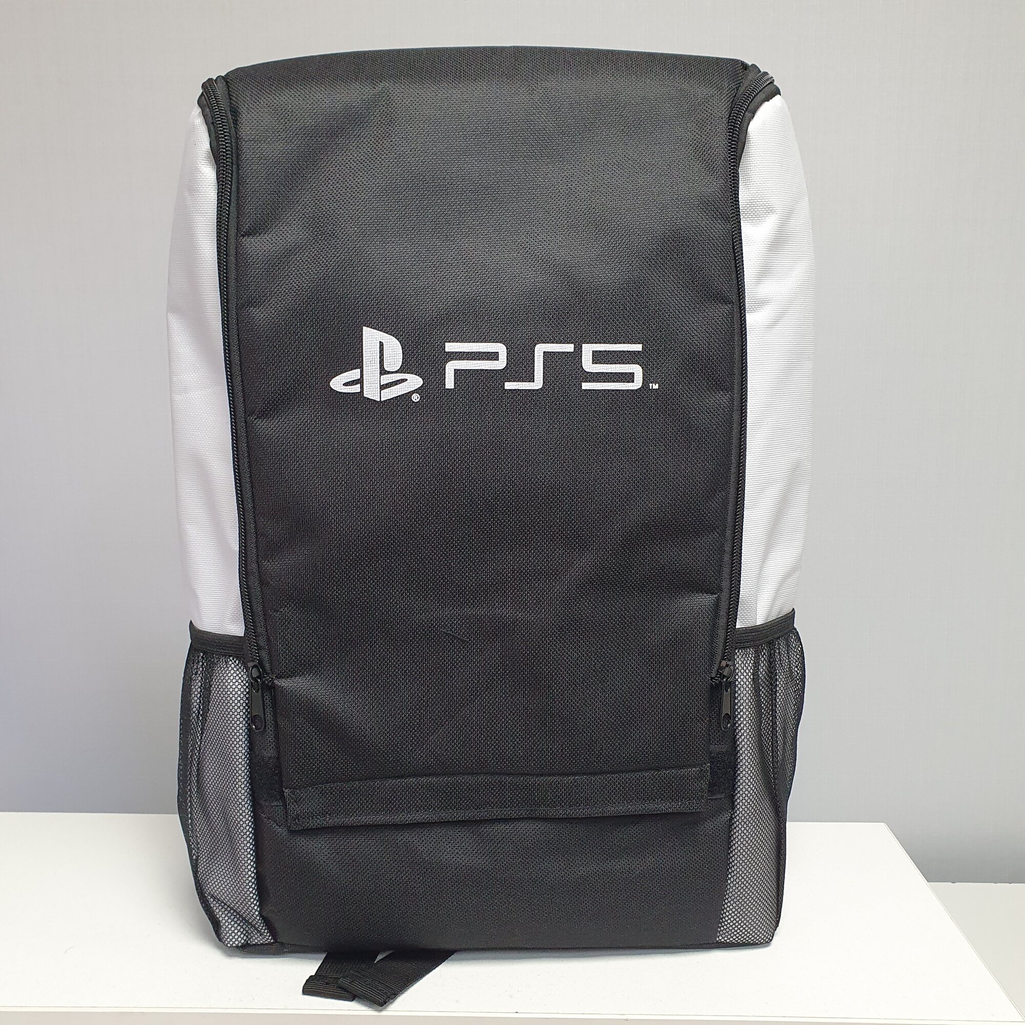 Рюкзак сумка для Sony PS5 с логотипом с белой вставкой (очень удобная система загрузки)