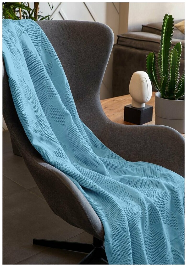 Жаккардовый плед LOVEME 220х190см на диван или кровать, цвет голубой - фотография № 8