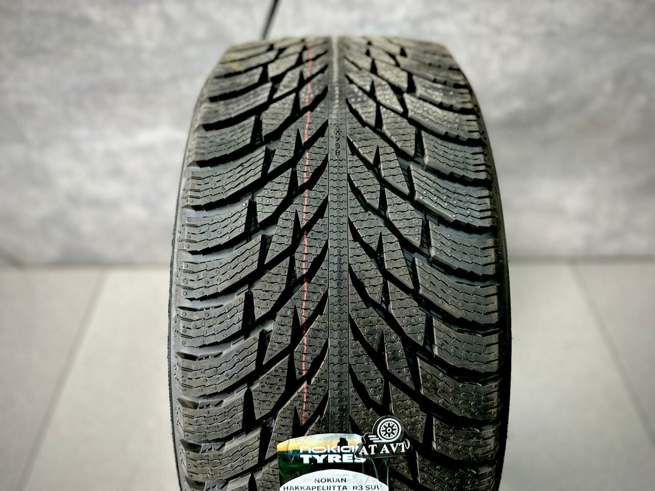 Шины зимние Nokian Tyres Hakkapeliitta R3 SUV XL 215/60 R17 100 R - фотография № 6