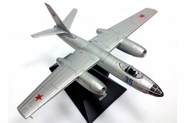Масштабная модель 1/145 самолет ИЛ-28