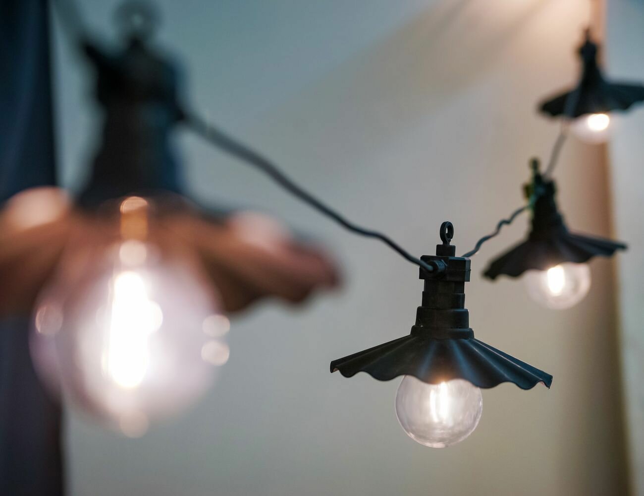 Садовая гирлянда суарэ, 6 теплых белых LED-огней, 2.5+3 м, черный PVC, уличная, Koopman International AF5300230