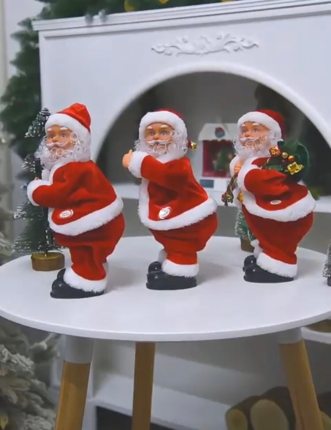 Электрическая музыкальная фигурка Деда Мороза - подарочный пакет