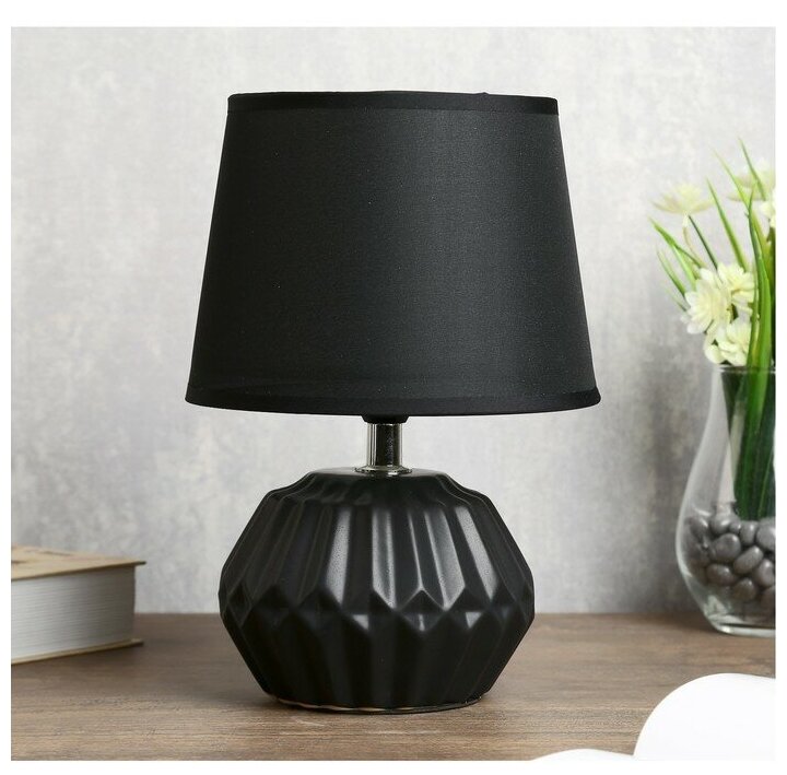 Лампа настольная Risalux "Фавия", 1х40 Вт, Е14, черная, 20х20х28 см