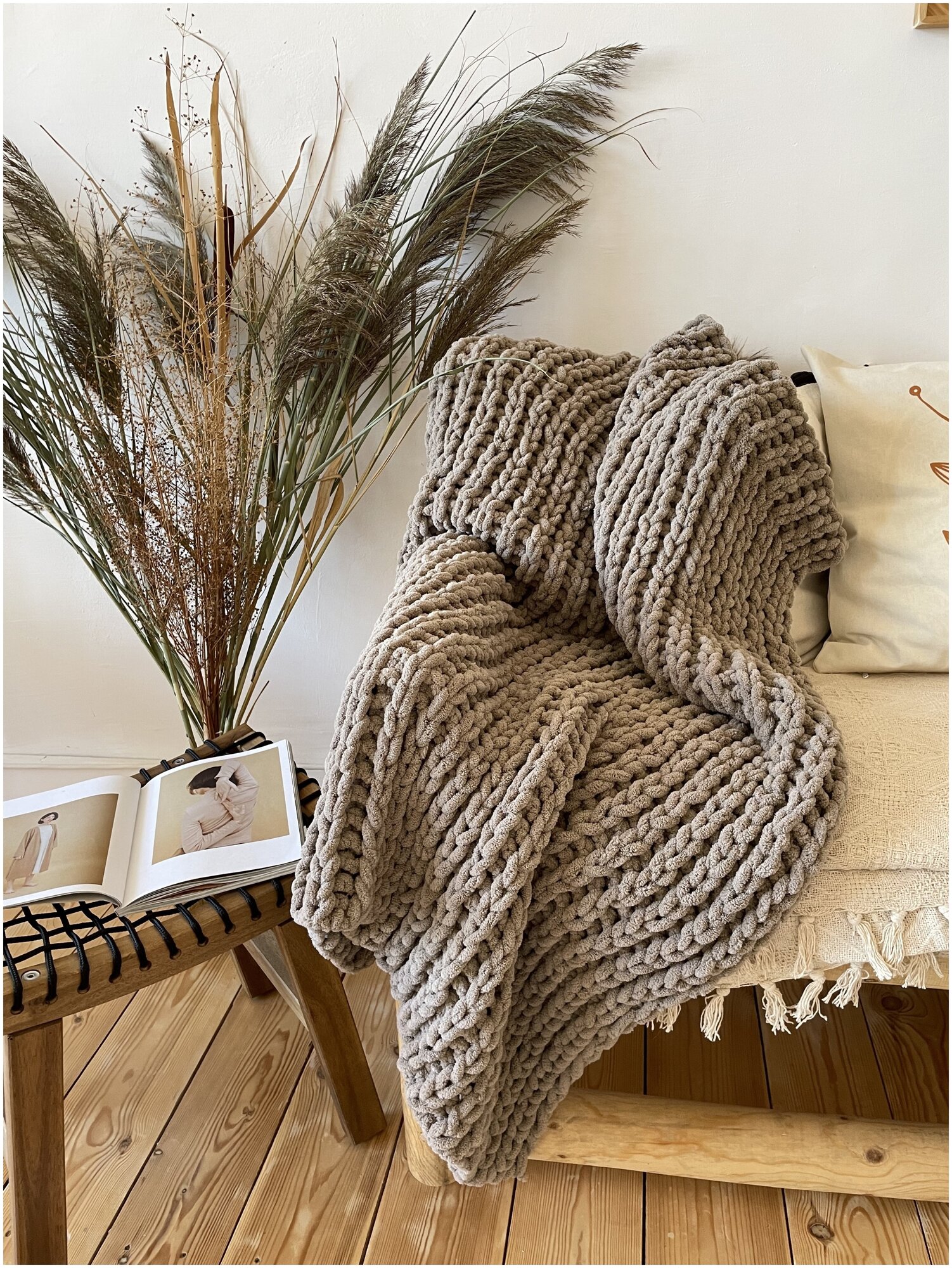 фото Плед вязаный из пряжи Alize Puffy 90х150 см , Покрывало Ализе пуффи , Покрывало для пикника, BabyGood Цвет норка