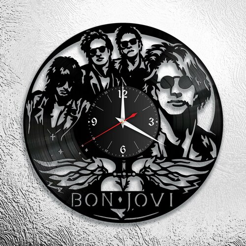 Часы из виниловой пластинки Bon Jovi