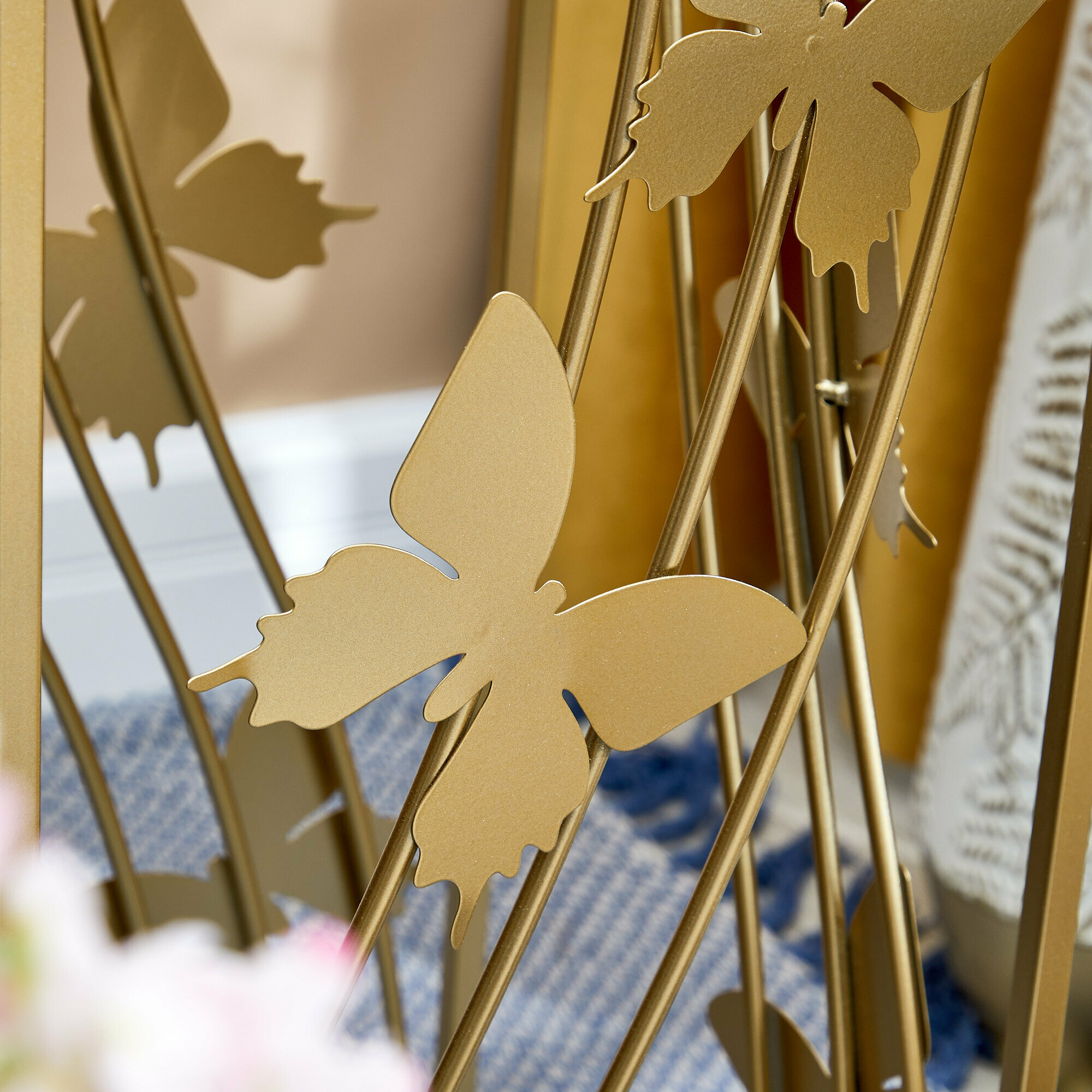 Обзор: 57-251/2 Столик со стеклянной столешницей и бабочками 27х27х64см, Glasar