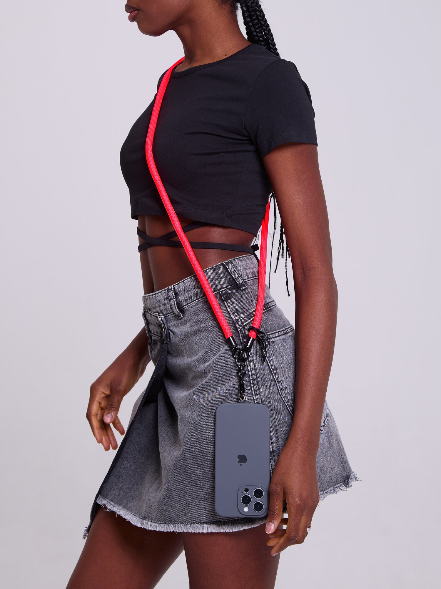 Веревка шнурок для телефона с двумя вкладышами держателями в комплекте