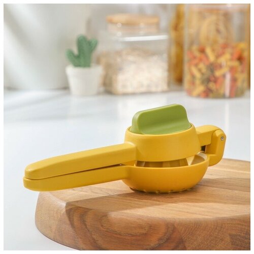 Соковыжималка ручная Доляна Juicer цвет жёлто-зелёный 94300₽