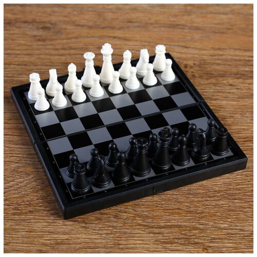 Подарки Дорожные шахматы на магните (13 х 6,5 х 2 см) шахматы дорожные тройка