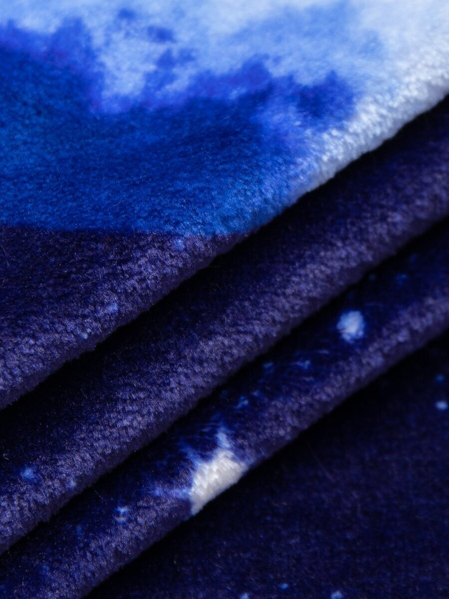 Плед TexRepublic Absolute flannel 150х200 см, 1,5 спальный, покрывало на диван, фланель, мягкий, синий, с принтом космос - фотография № 2