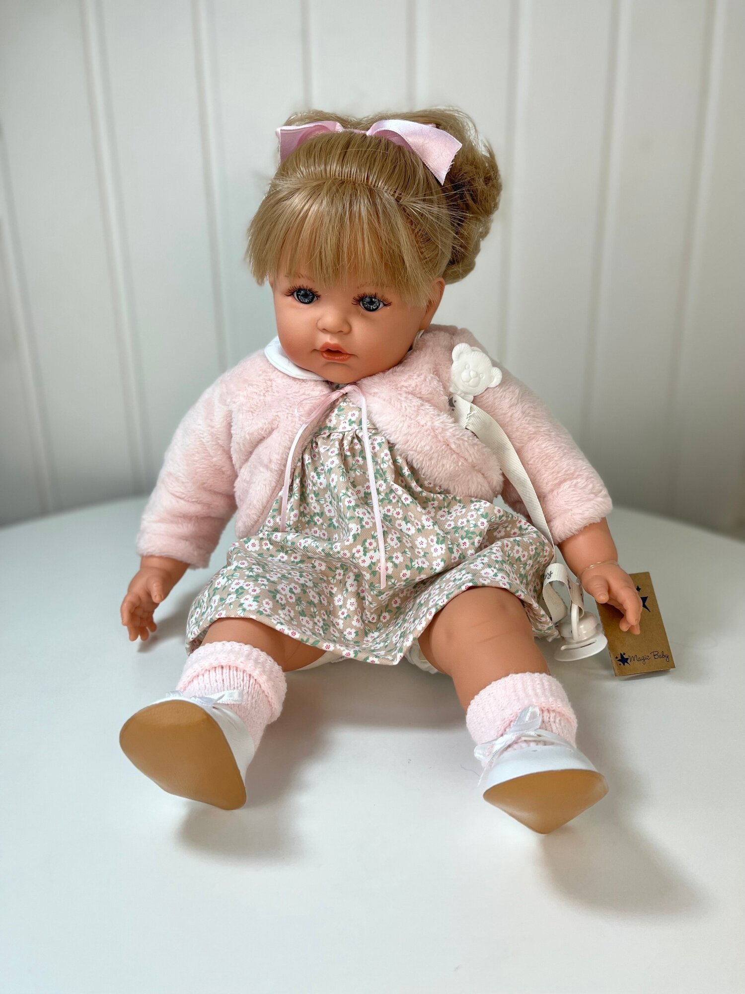 Кукла Lamagik "Сьюзи", в светлом платье и розовой кофточке, 47 см, арт. 47012B