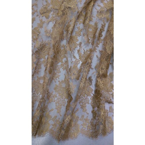 Ткань Кружево шантильи от Solstiss золотого цвета Франция ткань кружево шантильи цвета слоновой кости solstiss франция