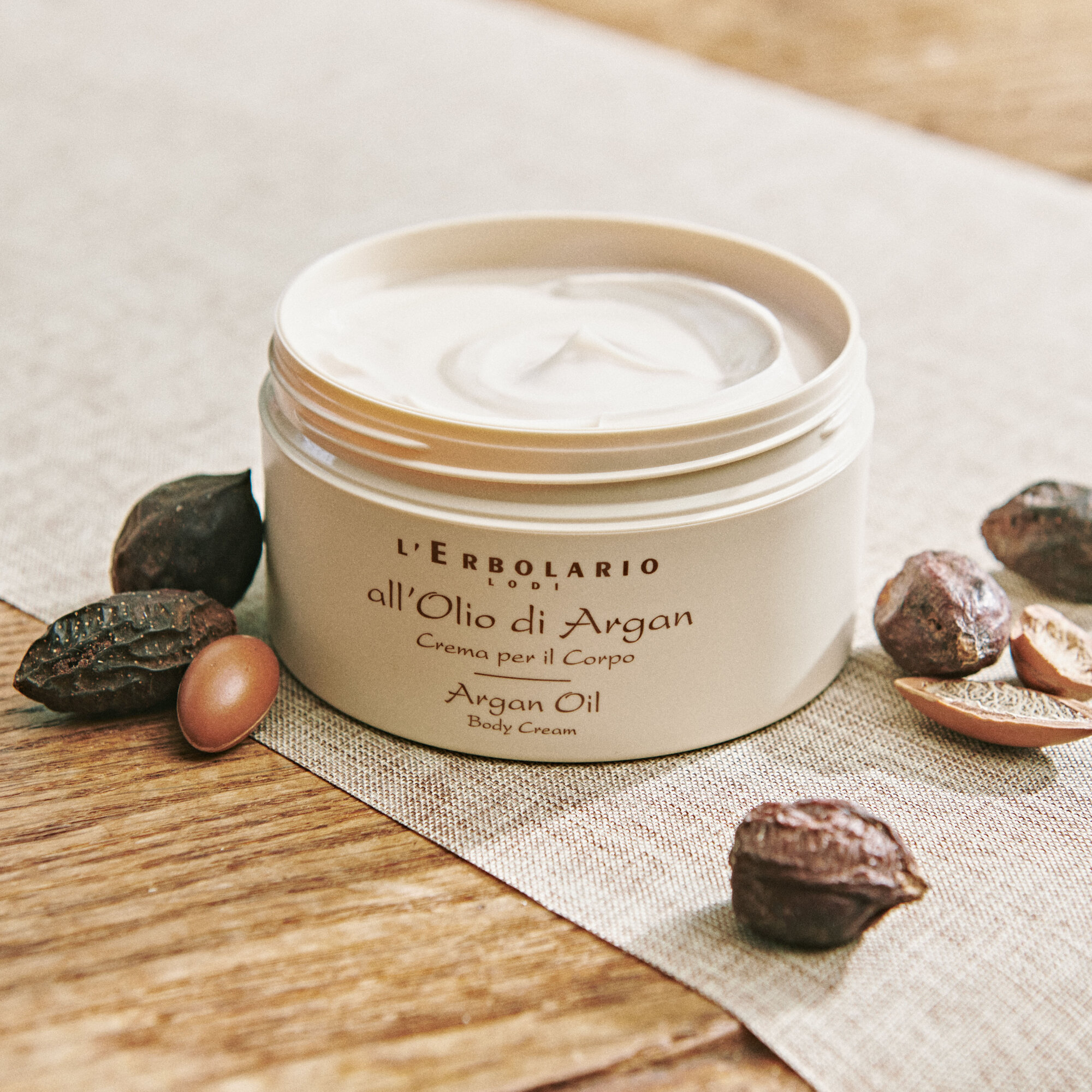 L'ERBOLARIO Крем для тела и рук увлажняющий ARGAN OIL BODY CREAM, 250мл