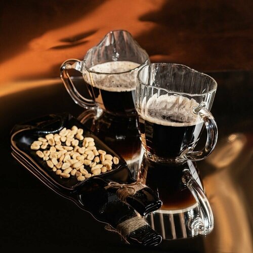 Пивной набор подарочный - две кружки для пива с гранями и блюдо (менажница) из коричневой винной бутылки серии Хмельное стекло