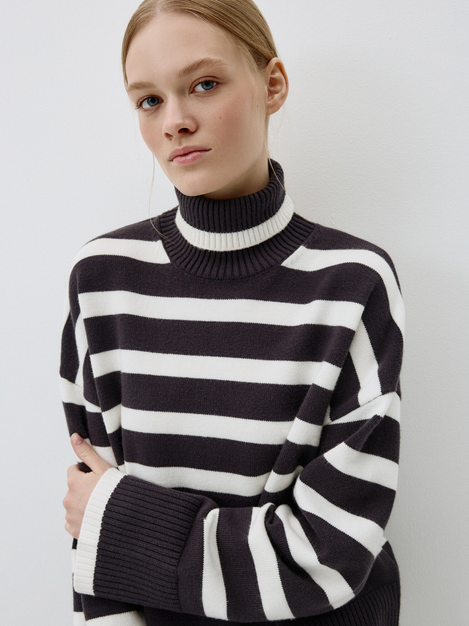 Свитер Sela, размер S INT, , белый графика крупная — фото 1