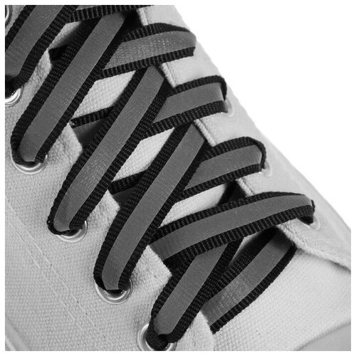 Шнурки для обуви, пара, плоские, со светоотражающей полосой, 10 мм, 110 см, цвет чёрный