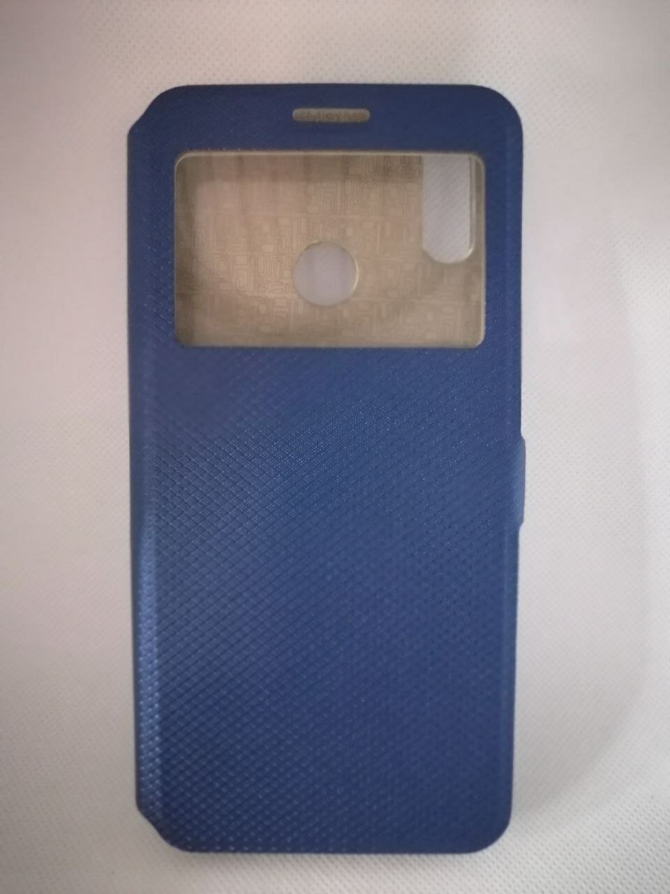 Чехол-книжка для смартфона Huawei Y6 (2019) синего цвета с окошком, магнитной защелкой и подставкой.