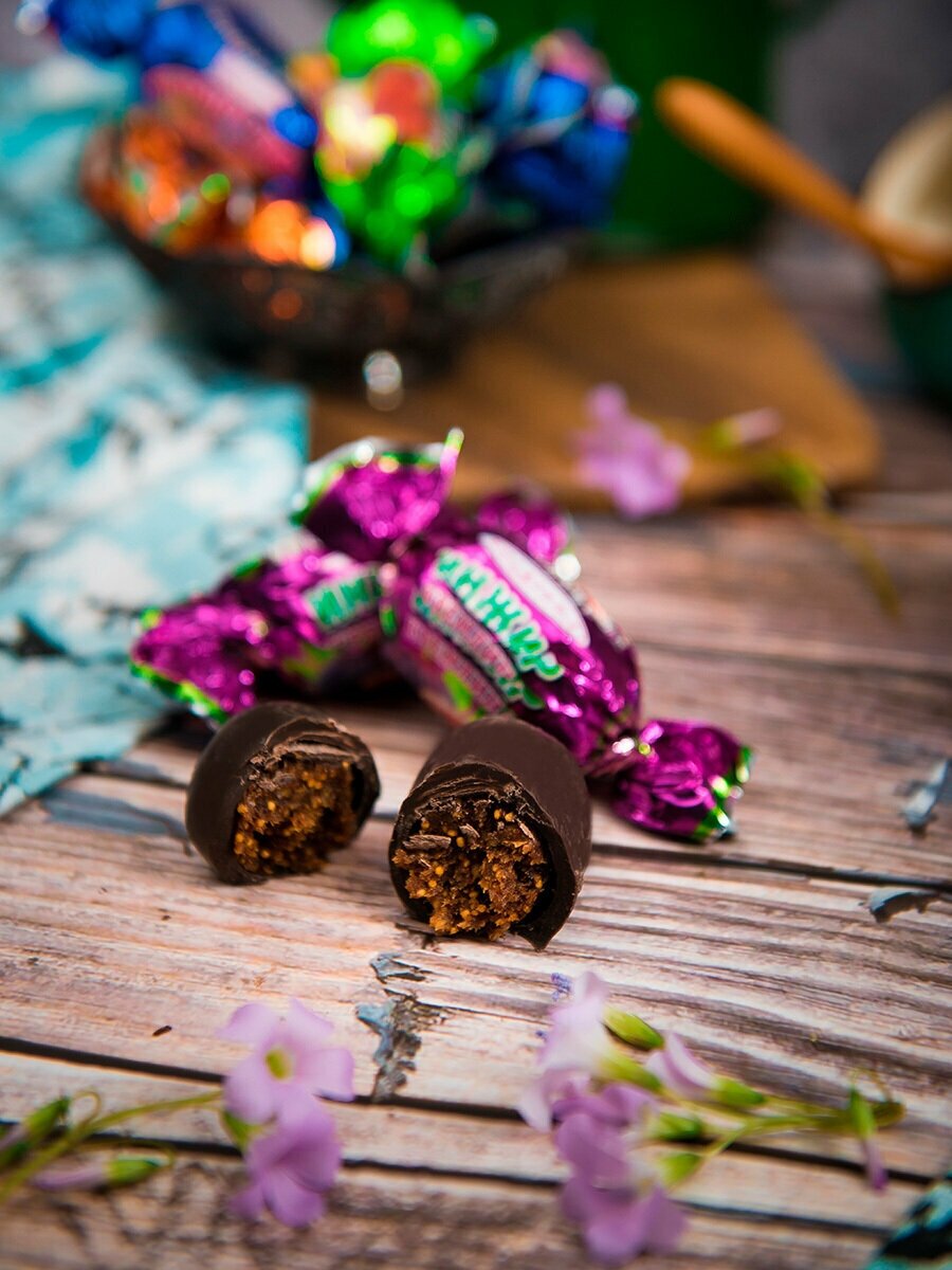 Конфеты из финика и инжира шоколадный, конфеты из сухофруктов в глазури, пакет 1 кг - фотография № 3
