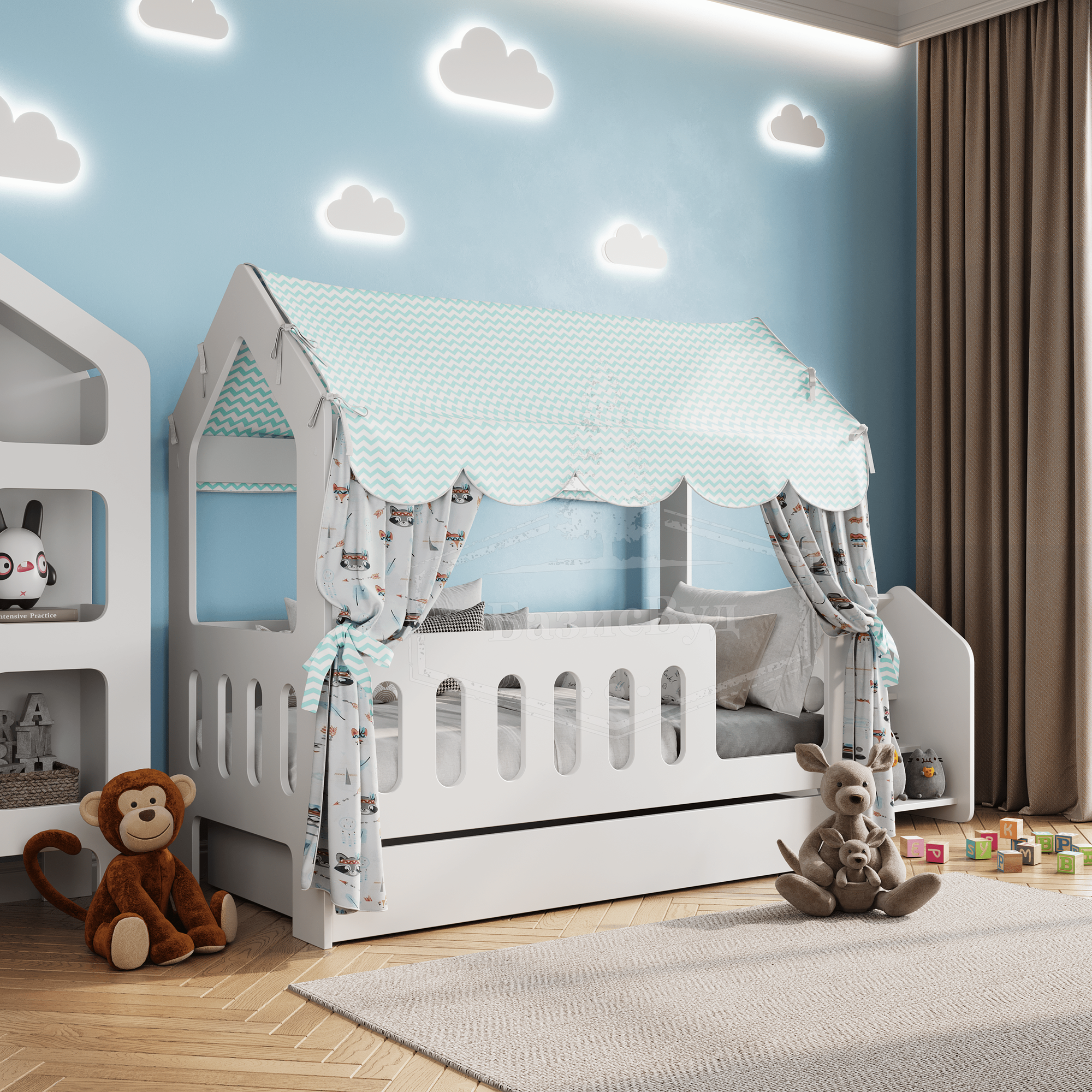Кровать детская домик с текстилем и ящиком (светлый со зверятами, вход справа) "Классик"