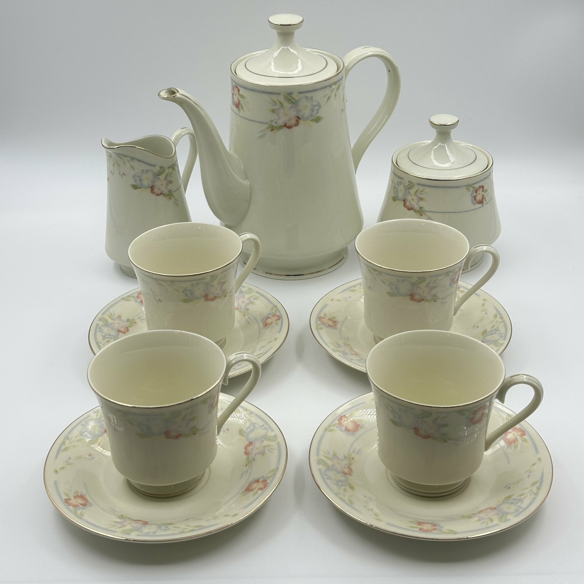 фото Сервиз чайный на 4 персоны, фарфор, деколь, золочение, Китай, 2000-2015 гг.