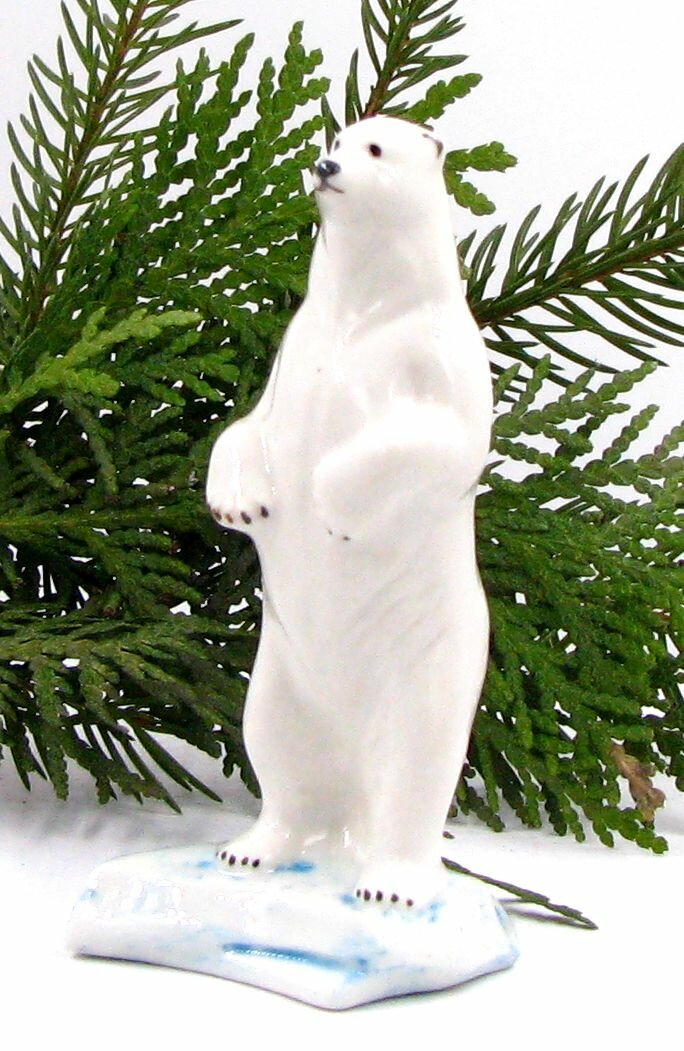 Белый медведь на льдине Фарфоровая статуэтка
