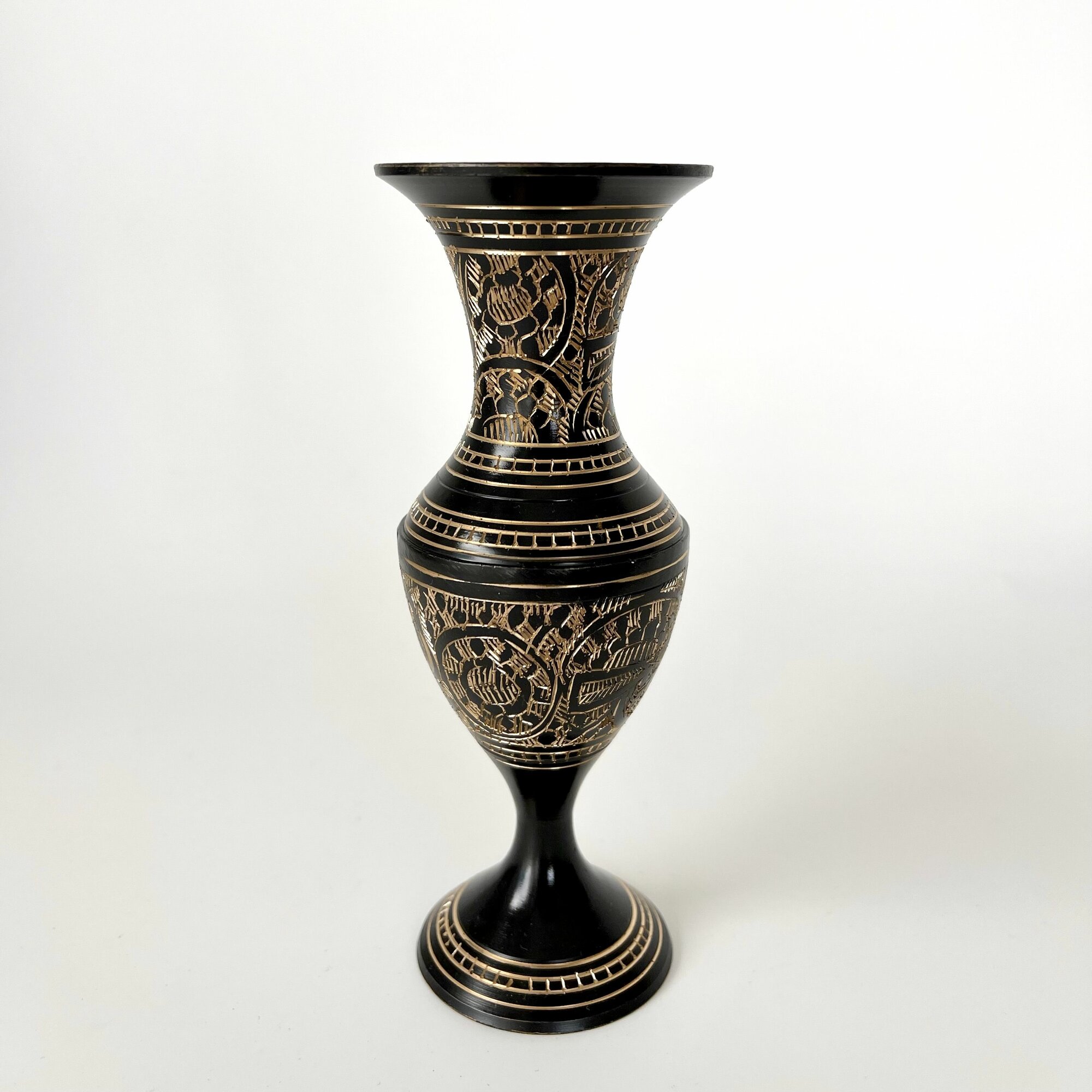 фото Ваза металлическая, латунь, малая, высота 14,5см, диаметр 5,5см, 215гр, Индия