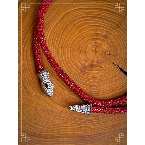 Колье, красный