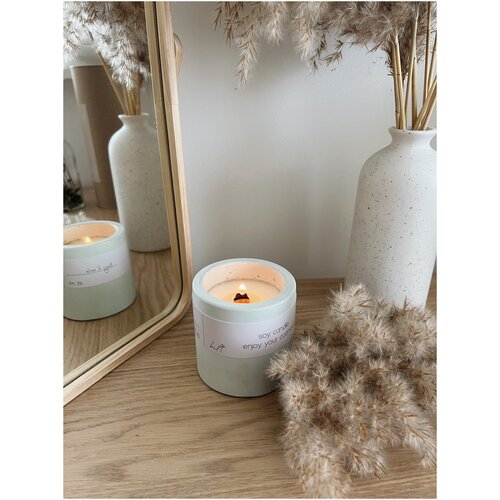 Свеча в бетонном стакане из соевого воска с деревянным фитилем с ароматом 