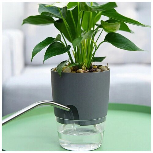 K &T/ Горшок для цветов пластиковый с автополивом / цветочный горшок кашпо для комнатных растений, для орхидеи, цвет серый, 0.5 л 10,5 см х 9 см