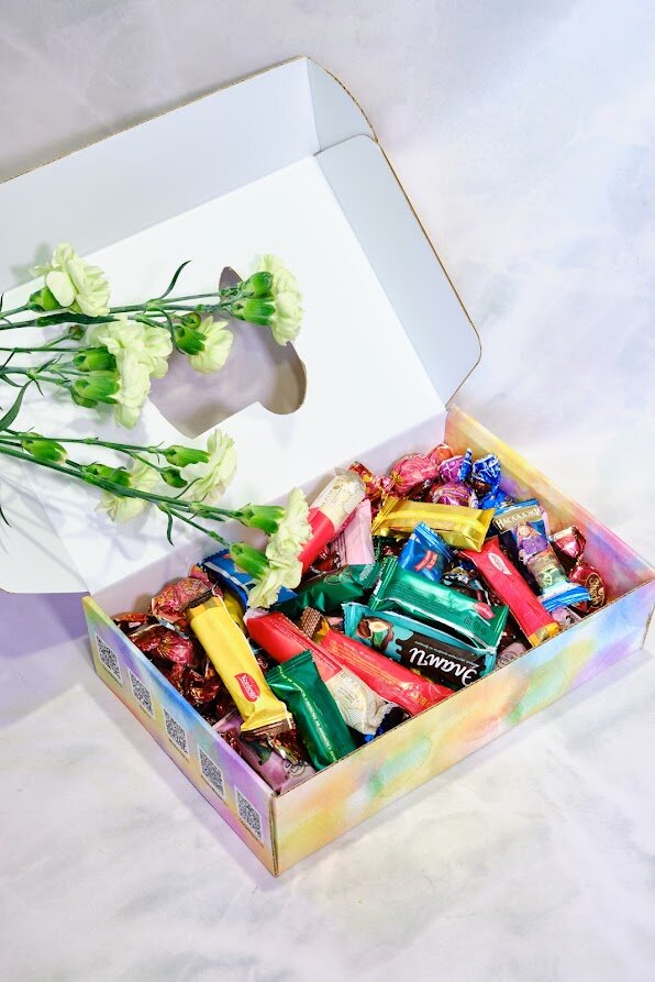 Шоколадные конфеты ассорти из 13 видов в подарочном наборе ESSEN & KONFESTA, Тимофеев ко, 1 кг - фотография № 1