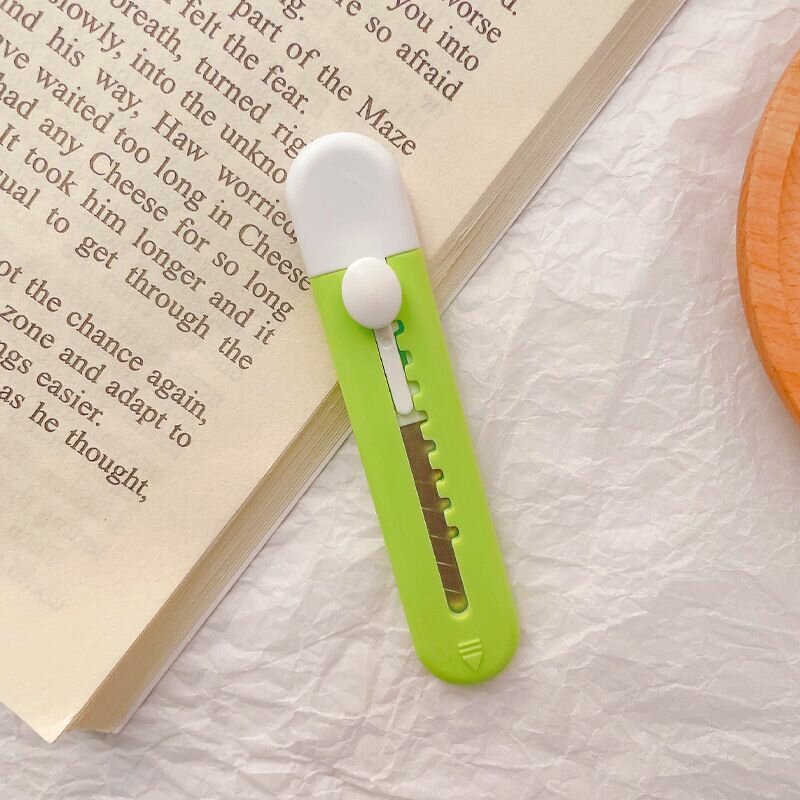 Нож канцелярский с зажимом "Яркость", 9 мм, цвет зеленый