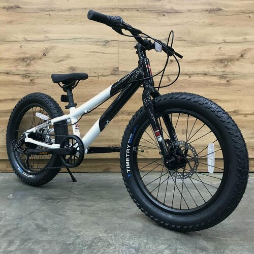 Изображение товара Детский велосипед полуфэтбайк BREND TIMETRY ORIGINAL TT290, колеса 20", скоростей 7, цвет черно-белый
