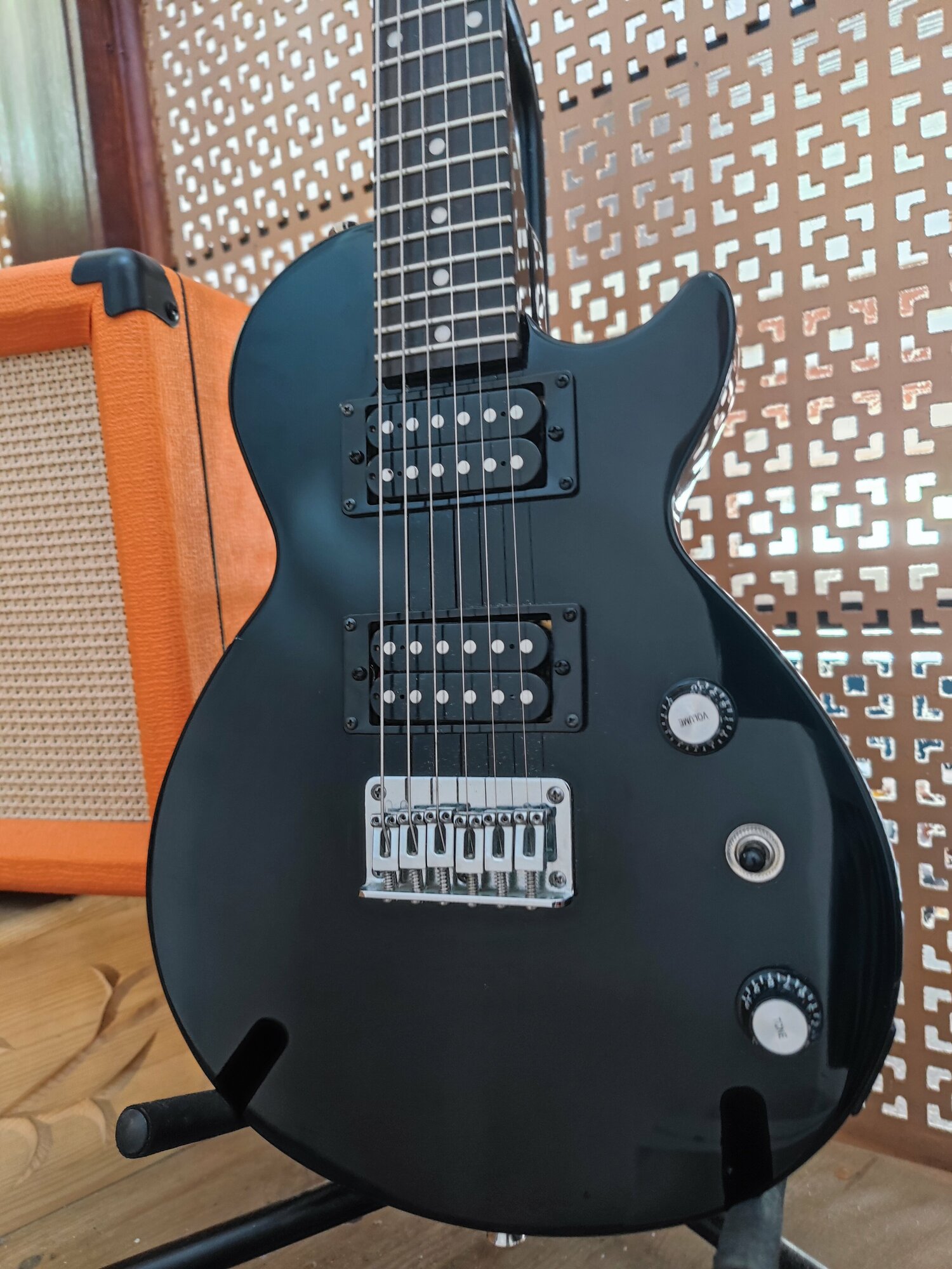 Epiphone Express les paul Электрогитара. Гитара. Трэвл гитара.