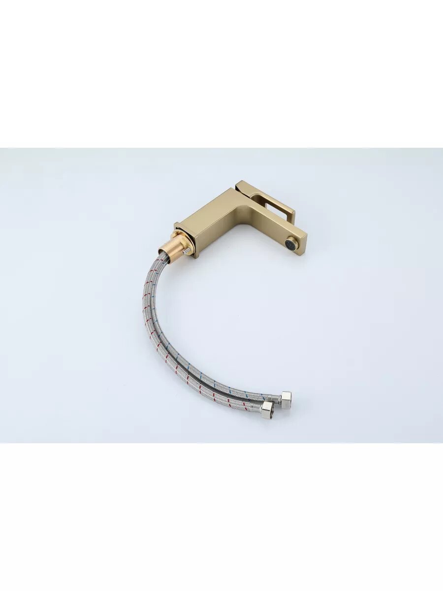 Смеситель для раковины Gappo G1017-3 сатиновое золото низкий — фото 1