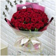 51 красная роза 60 см в дизайнерской упаковке