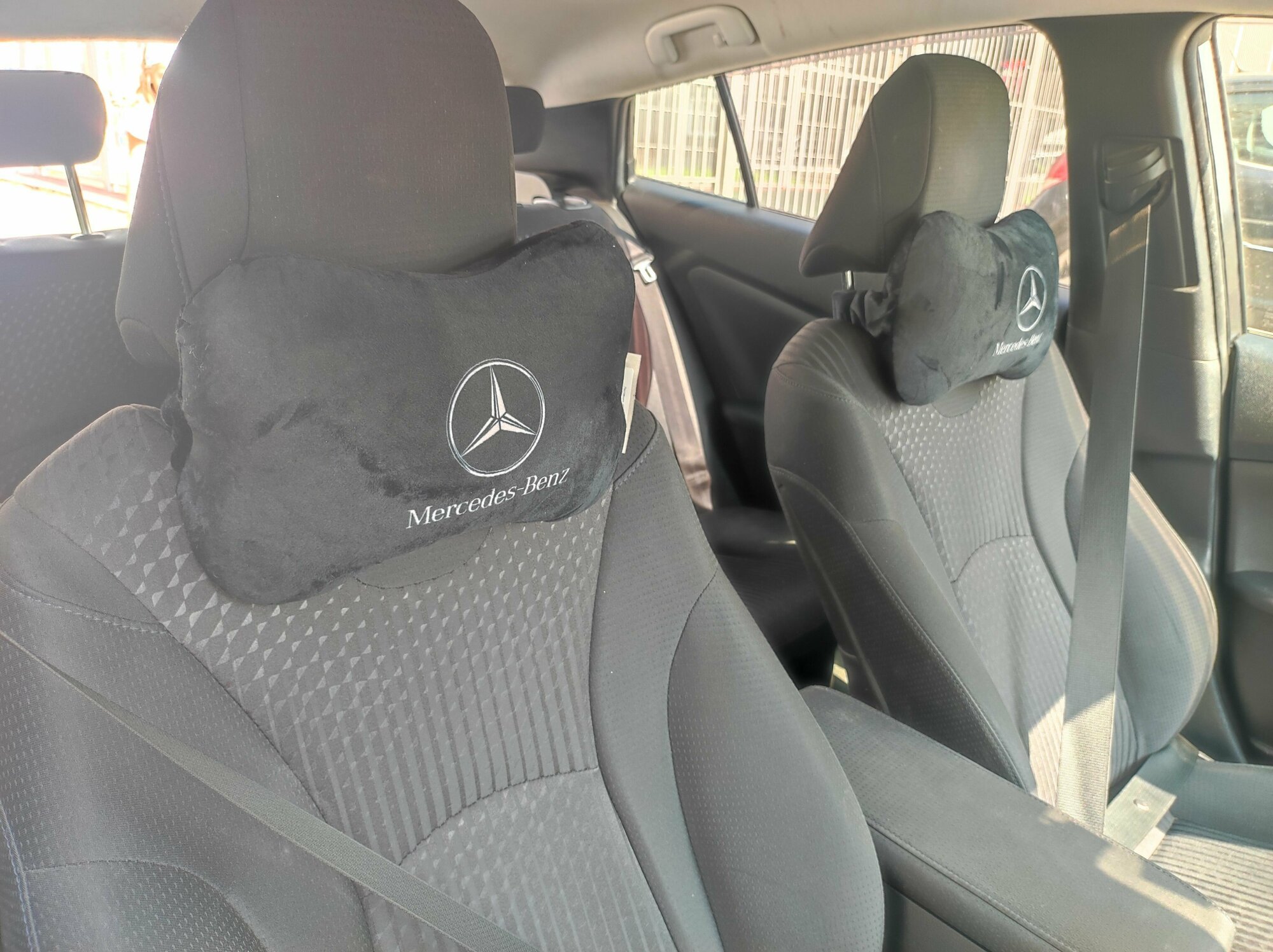 Подушка автомобильная в машину для шеи Mercedes 2 штуки