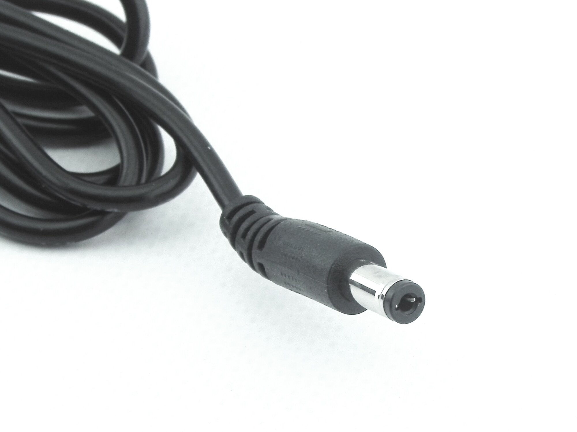 Универсальный блок питания 9V 0.6A 6W 5.5*2.1 прямой штекер (long) 1,5м — фото 1