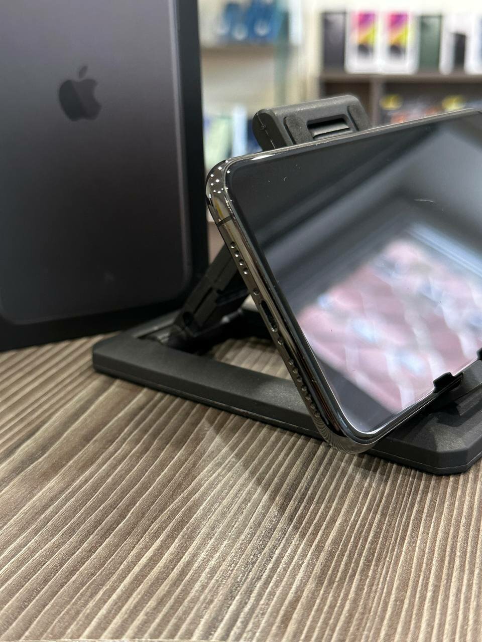 Смартфон Apple iPhone 11 Pro Max, 256ГБ, 6,5", 3 камеры, OLED, IP68, NFC — фото 1