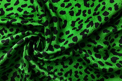 Ткань жаккардовый атлас зеленого цвета с леопардом