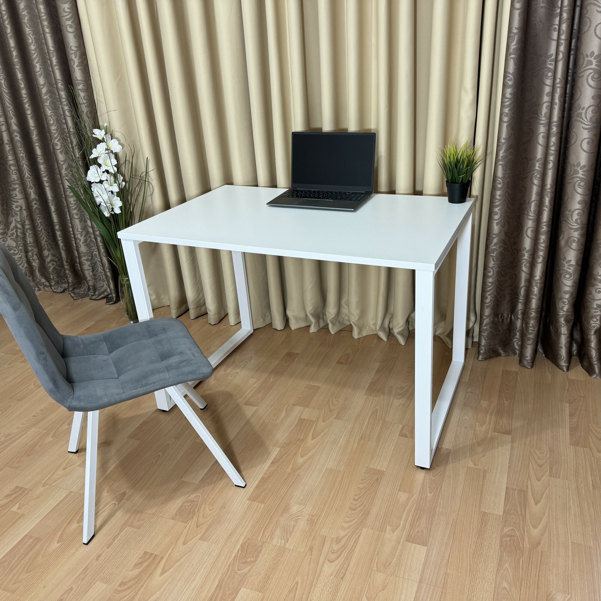 Письменный стол лофт 110*70 см. Столешница 22 мм. Белые ножки. Компьютерный Офисный Рабочий