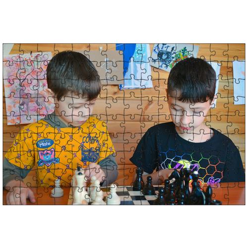 фото Магнитный пазл 27x18см."мальчики, шахматы, играть" на холодильник lotsprints
