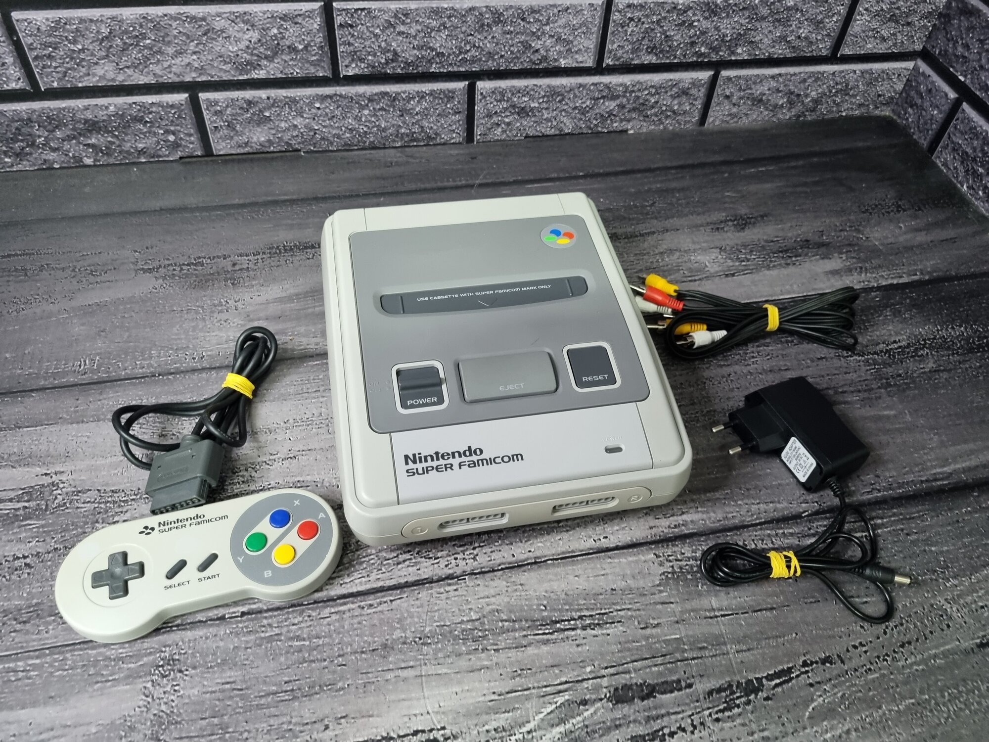 Игровая приставка Nintendo Super Famicom (HVC-002), серый Resale