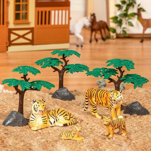 Игровой набор с фигурками Terra Семейство тигров
