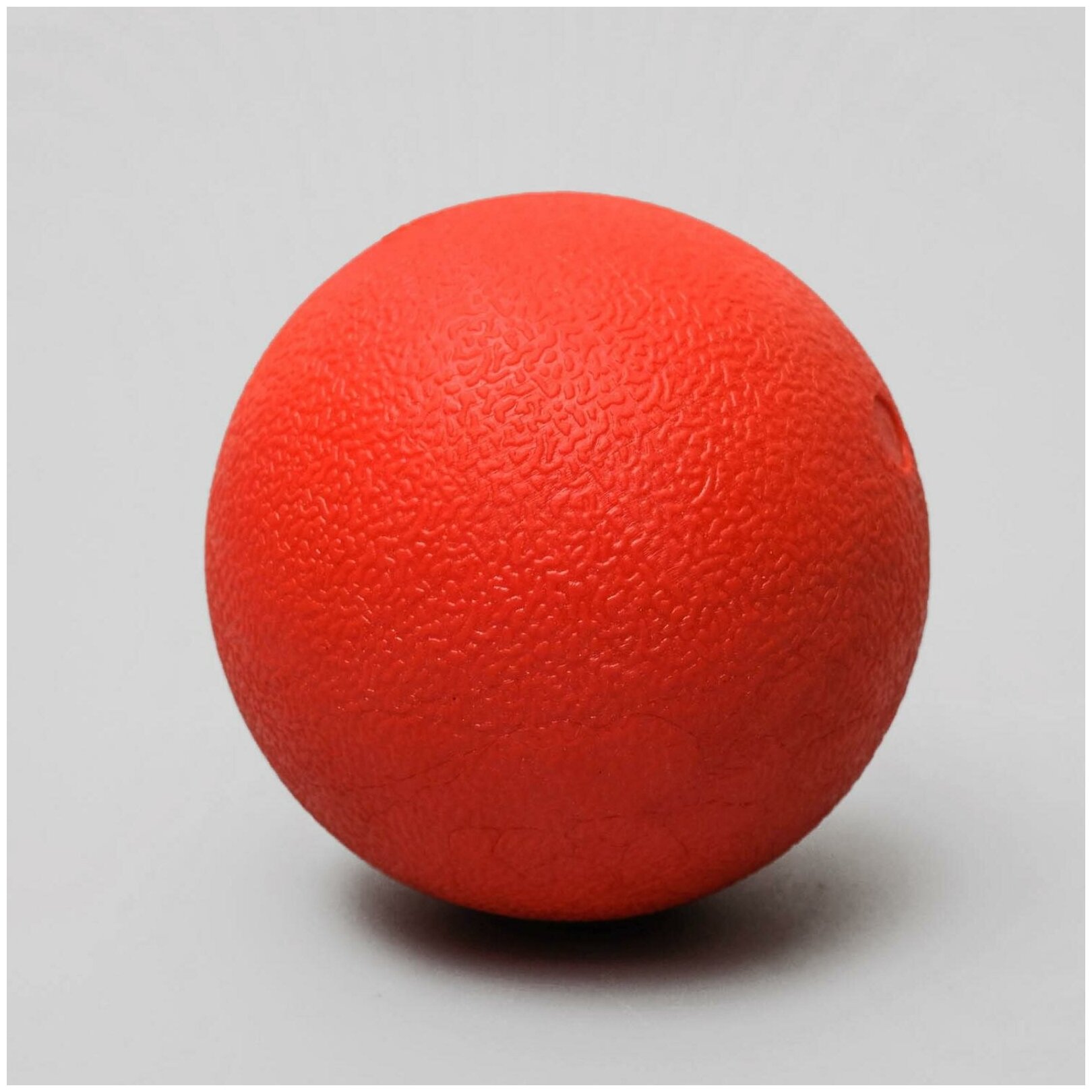Игрушка "Цельнолитой шар" большой / Мяч для собак цельный / Мячик для собак большой, 8 см, каучук - фотография № 3